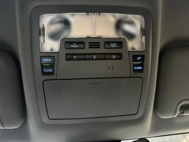 2017 Toyota Highlander XSE, AWD, Captain Seats, No Accident in Cars & Trucks in Edmonton - Image 22