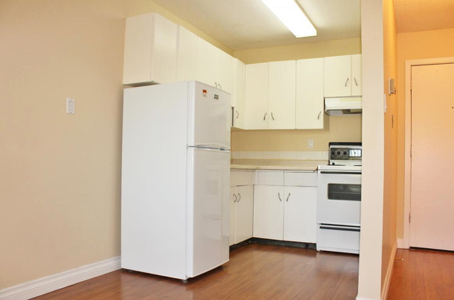 Sunridge Apartments - 3 Bedroom 1 Bath Apartment for Rent in Long Term Rentals in Yellowknife - Image 2