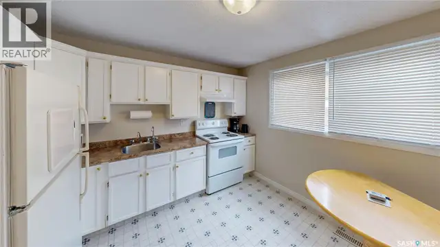 6 Mackenzie MEWS Regina, Saskatchewan in Condos for Sale in Regina - Image 9