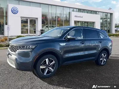 This Kia Sorento delivers a Regular Unleaded I-4 2.5 L/152 engine powering this Automatic transmissi...