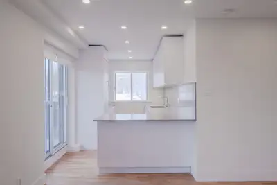 renovated 2-bed, 1.5bath, July 1, Westmount adjacent - ID 2350
