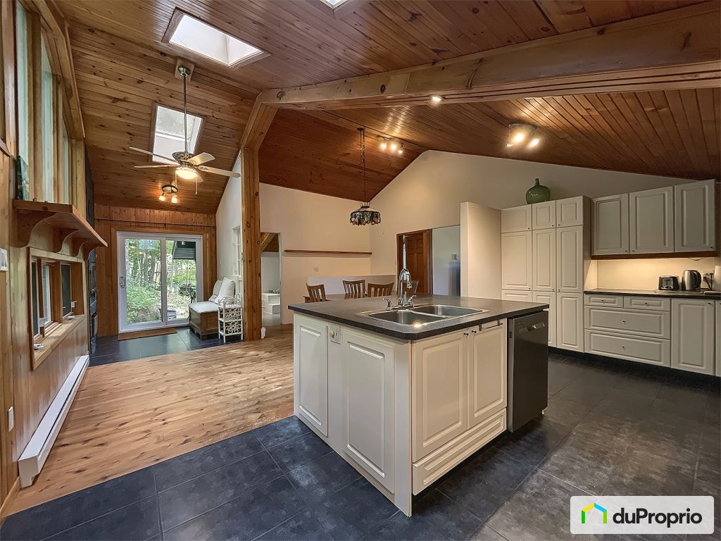 $636,500 - Split Level for sale in Bromont — photo 2