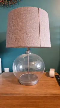 Très belle lampe pour table appoint