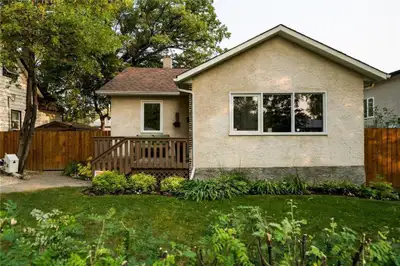 2D//Winnipeg/Showing now with OFFERS ANYTIME! POSSESSION TO BE GIVEN WITH 2 TITLES! | Rare St. Vital...