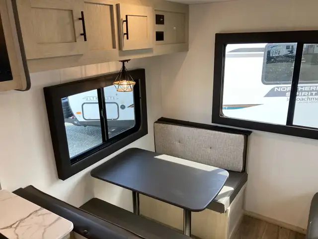 2025 Coachmen Northern Spirit DLX in Travel Trailers & Campers in Terrace - Image 11