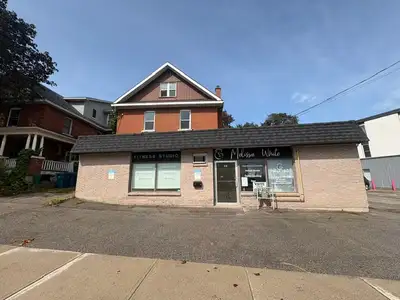 Another great property being managed by: A.G. Secure Property Management Inc. Renovated Two-Level, T...