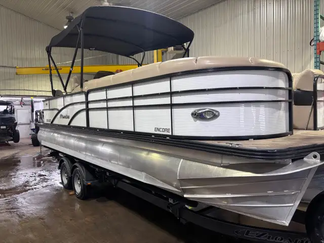 2018 Manitou 24 ENCORE PONTON 3 QUILLES DE LUXE, AVEC DEUX MOTEU in Powerboats & Motorboats in Lac-Saint-Jean - Image 39