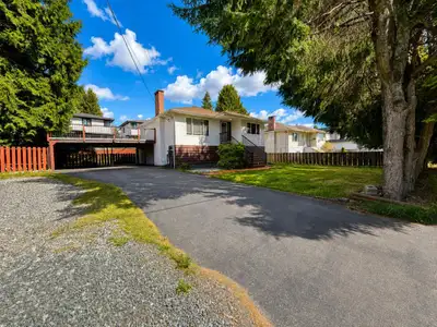 Spacious and well-maintained 3-bedroom, 1-bath upper-level home located in a family-friendly North D...
