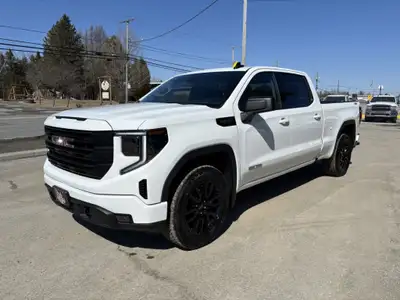 Superbe GMC Sierra Élevation 2025 4x4 24900 KMS seulement!!! Crew Cab, boite de 6,5 pieds Moteur V8...