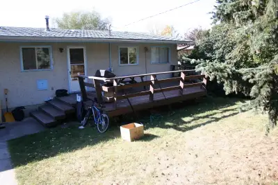 Large furnished basement bedroom in Charleswood house near UofC & SAIT, Northland Mall. Share the ho...
