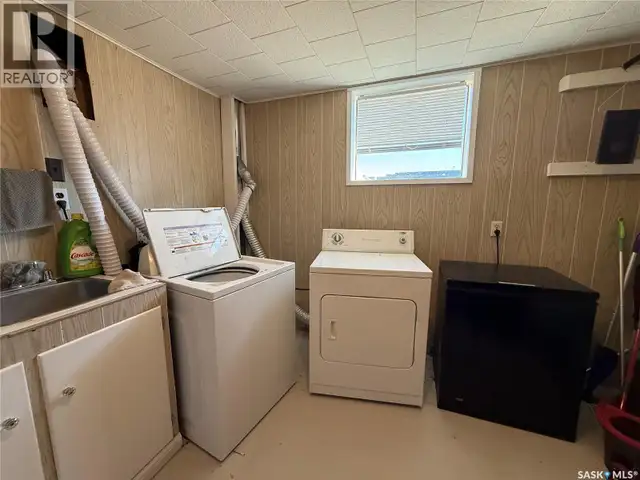 112 1st AVENUE W Kindersley, Saskatchewan in Houses for Sale in Saskatoon - Image 15