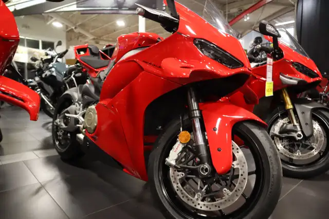 2025 Ducati Supersport in Other in Edmonton - Image 2