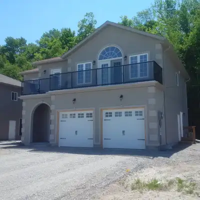 Welcome to Aberdeen Blvd in the lovely town of Midland! We currently have a stunning, 3 Bedroom Suit...