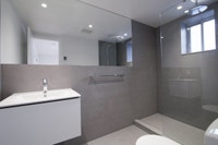 Akelius three bedroom apartment for rent. Located near Drummond and Sherbrooke in the Downtown - McG... (image 2)