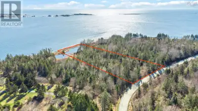 Looking to build your dream home on a magnificent ocean front property? Look no further! This 4 acre...