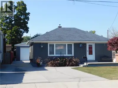BEAUTIFUL HOME, MOVE IN READY, WITH GREY SIDING. APPROX. 1,400 SQ. FT. OF LIVING SPACE. FEATURING: N...