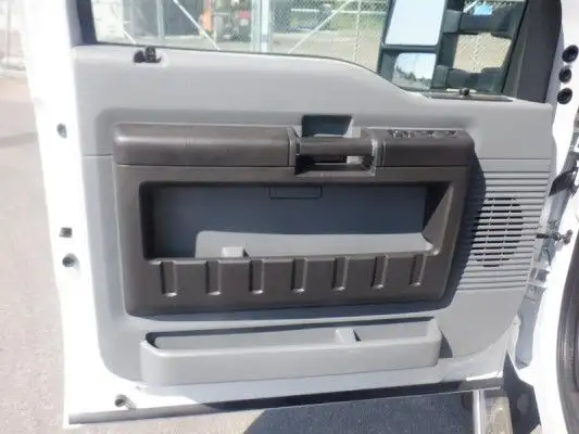 2012 Ford F-550 4x4 Crew Cab Service Truck with Shelving in Heavy Trucks in Edmonton - Image 33