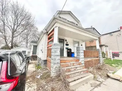 ** OPEN 24/7 - CALL: 437-561-9900 ** 4 Bedrooms, 1 Bathroom, Near Parks, Public Transportation, Bus...