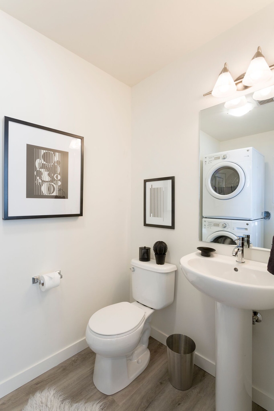Element Townhomes on Eaglewood - 3 Bed Corner Townhome House for 5