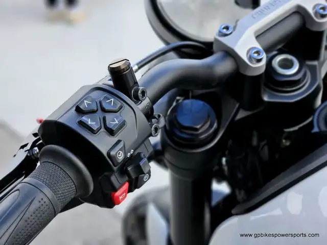 2022 Triumph Trident 660 Crystal White in Street, Cruisers & Choppers in Oshawa / Durham Region - Image 18