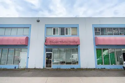 This well-maintained industrial warehouse unit is Surrey offers a highly functional layout with tilt...