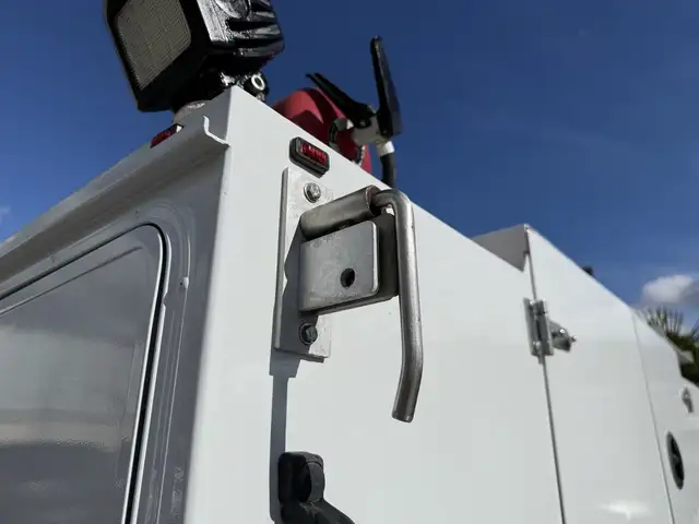 2024 Ford F-550 Crew Cab 4x4 Service Truck with Welder and Compr in Heavy Trucks in City of Montréal - Image 27