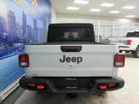 JEEP GLADIATOR MOJAVE 2023 4X4 TOUT ÉQUIPÉ V6 3.6L MANUEL 6 RAPPORTS TOUT ÉQUIPÉ / GPS NAVIGATION /... (image 4)