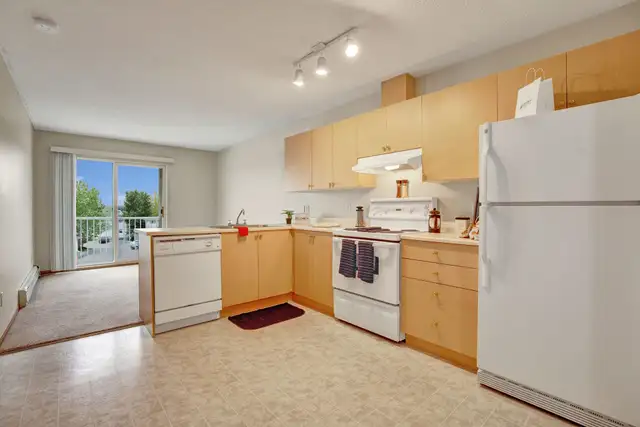 2 Bed x 1 Bath Apartment for Rent on Highland Blvd W. | $1355.00 in Long Term Rentals in Lethbridge - Image 4