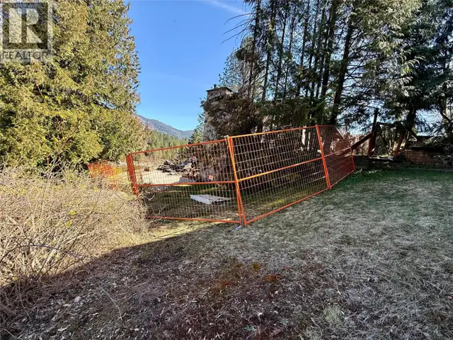 604 11th Street Castlegar, British Columbia in Land for Sale in Nelson - Image 17