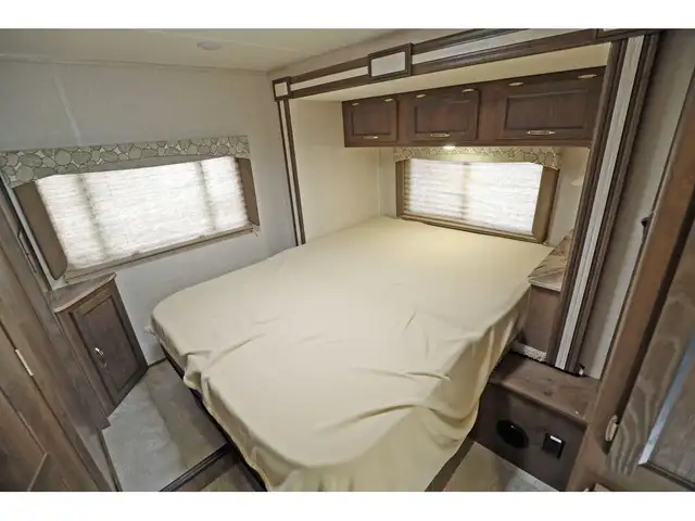 2020 Coachmen Freelander 26DS 1 extension Classe C 27 pieds in RVs & Motorhomes in Laval / North Shore - Image 15