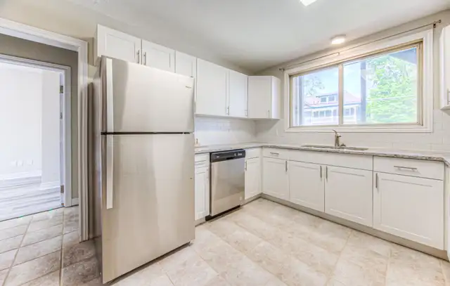 62 DORSET ST - 5 BEDROOM STUDENT UNIT AVAILABLE in Long Term Rentals in Kitchener / Waterloo - Image 10