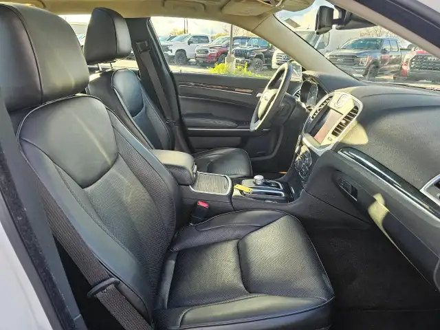 2023 Chrysler 300652756970858261222