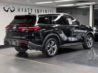 The 2024 INFINITI QX60 LUXE is the volume-leader of the Canadian lineup, striking a balance between... (image 3)