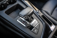 ... Engine: Moteur à 4 cylindres 2.0l L/100Km City: 10.0 L/100Km Hwy: 7.4 Safety Equipment Contrôle... (image 9)