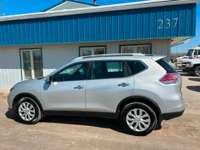 2016 Nissan Rogue AWD , Fresh Safety, nice clean Vehicle call Dennis at 204-381-1512