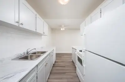 APPLY TODAY YOUR NEW HOME IS AWAITING!! Pet Friendly-Cats Only, sorry no dogs allowed Conveniently l...