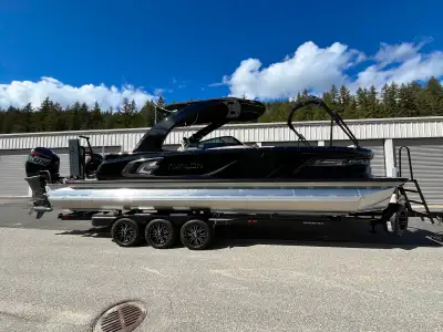 Year: 2024 Make: Avalon Model: Excalibur Twin Elite Windshield Length: 27' TBL 32' Color: Black Hour...