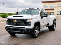 Welcome To Sherwood Park Chevrolet. The #1 Volume Chevrolet Dealer in Canada. This Chevrolet SILVERA... (image 3)