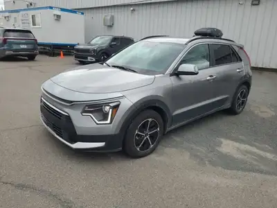 Come see this certified 2025 Kia Niro EX | Hybrid | Heated Wheel + Seats | Nav | Smart Cruise | Remo...