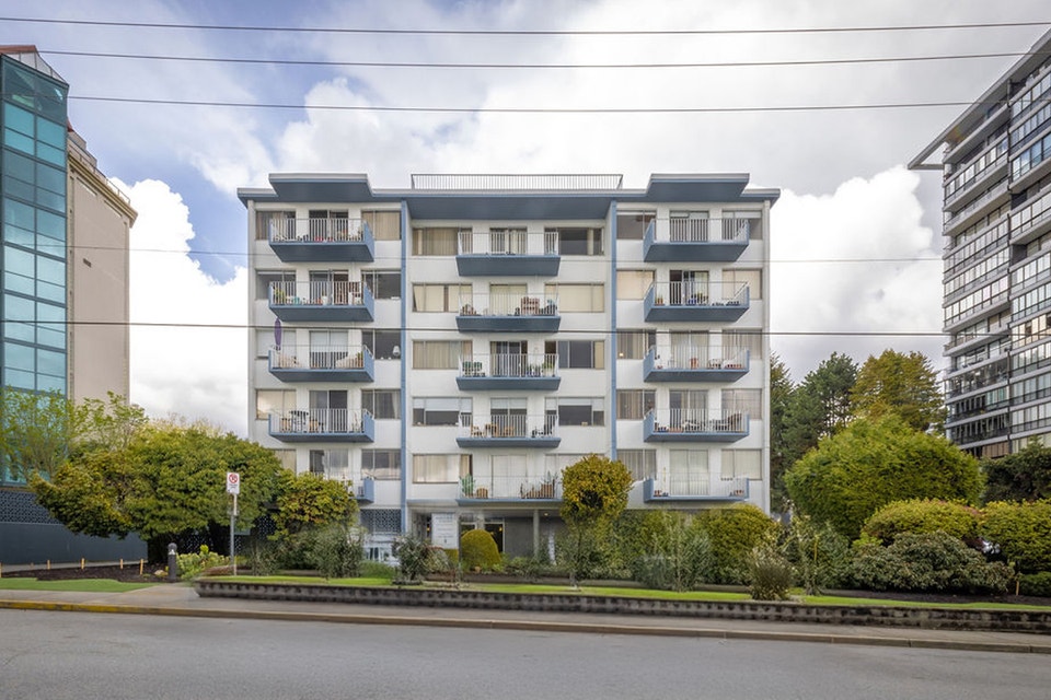 Hollyhill Towers - 2 Bedroom available at 1665 Duchess Ave, West 2