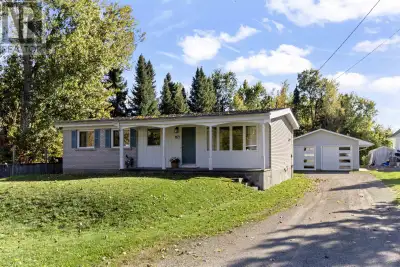 Cute as a button and ready for the next owner! Introducing 1171 Third Line East! Pride of ownership...