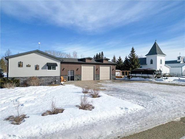 376 Aspen Street E Oak Lake, Manitoba in Houses for Sale in Brandon - Image 2