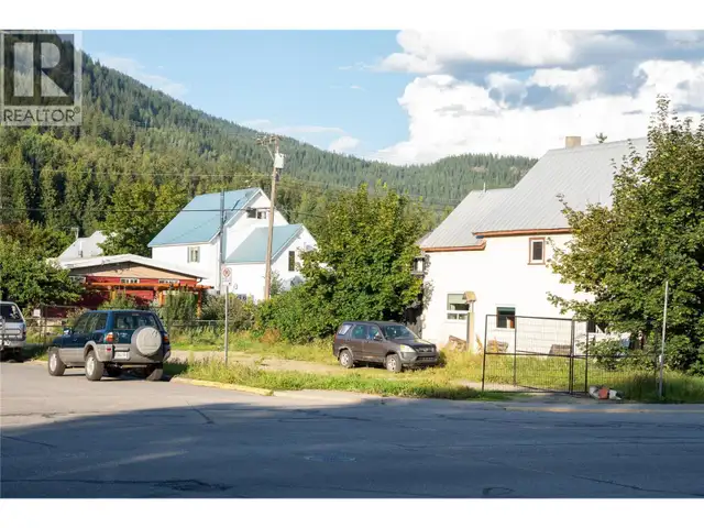 200 Third Street E Revelstoke, British Columbia in Land for Sale in Revelstoke - Image 15