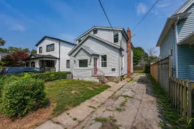 FOR SALE - CENTURY HOME IN PRIME LOCATION … Step into the timeless appeal of 68 Henry Street at the...