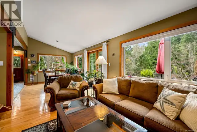 1590 Carrington Bay Rd Whaletown, British Columbia in Houses for Sale in Campbell River - Image 14