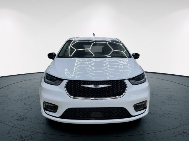 2024 Chrysler Pacifica in Cars & Trucks in Edmonton - Image 4