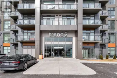 Welcome to this PENTHOUSE one bedroom condo with unobstructed sunset views. Tons of upgrades. Quartz...