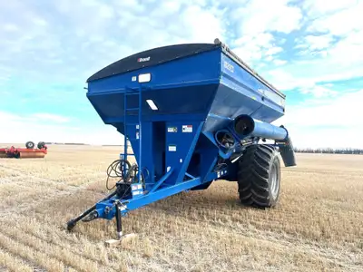 1000bu, Blue, 20" Auger, 900/60R32, Tarp, Scale System, Cameras, Water System. At Davidson Dealershi...