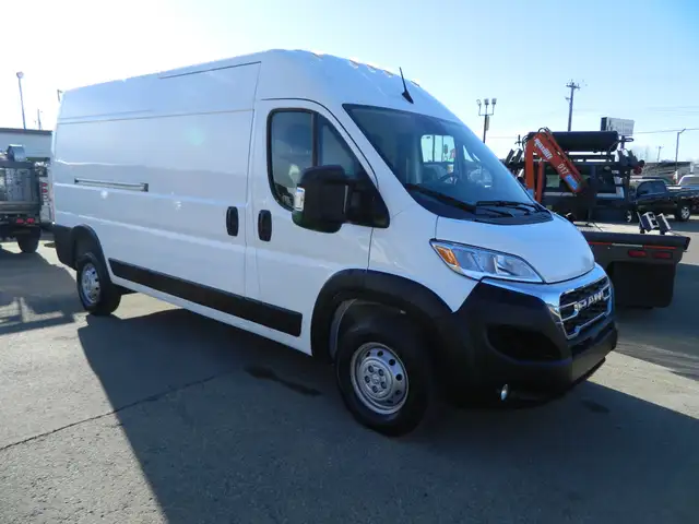 2023 Ram ProMaster 2500 ONLY 9 000 KMS FACTORY WARRANTY/ CARGO 