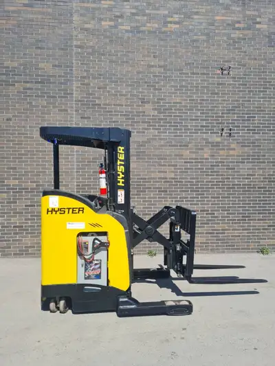 Keywords: Hyster forklift, reach forklift, 3-stage mast, side shift forklift, 4000 lbs capacity, war...